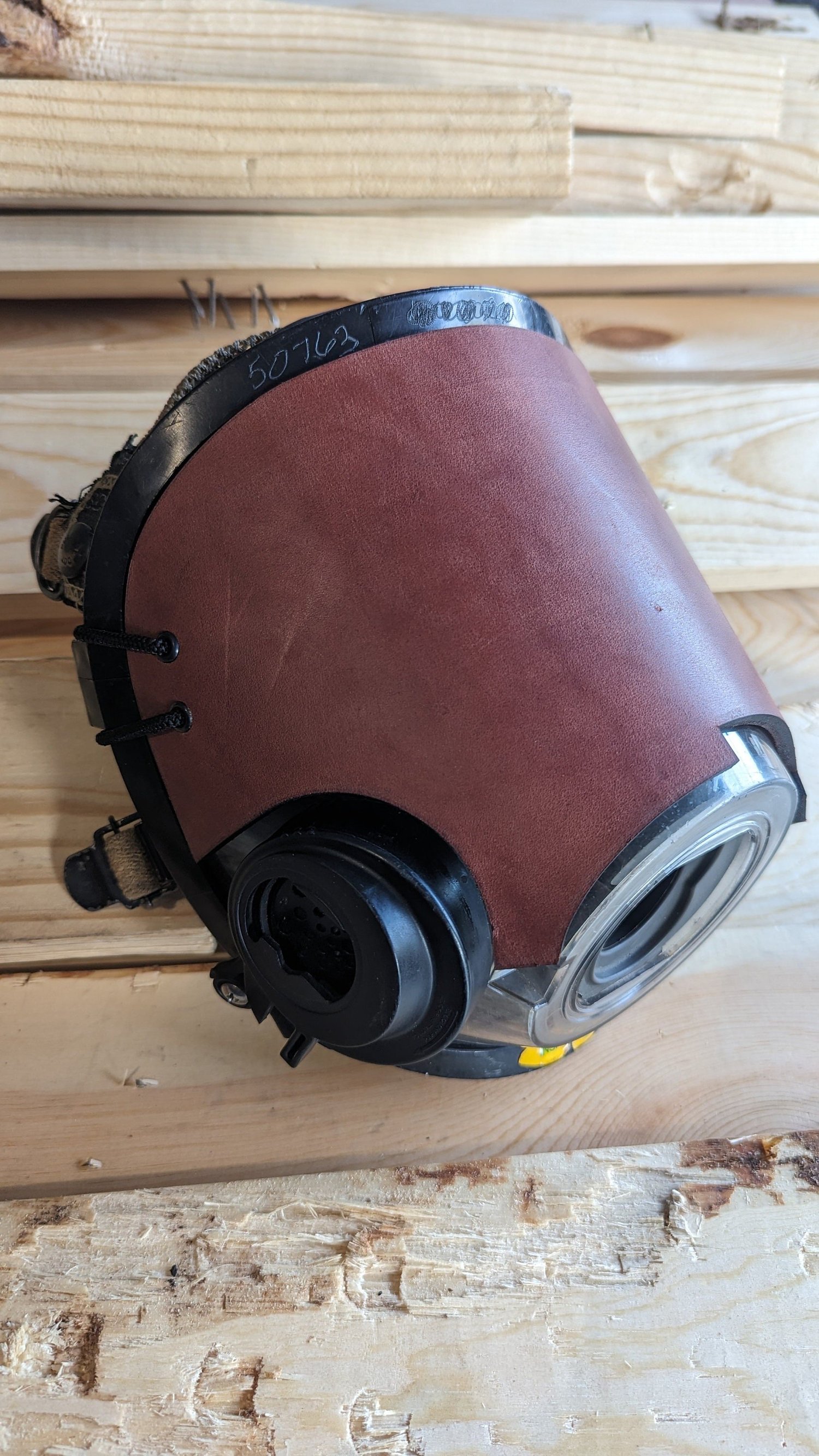 Black leather Scott AV-3000 blackout mask cover – additional product view 4