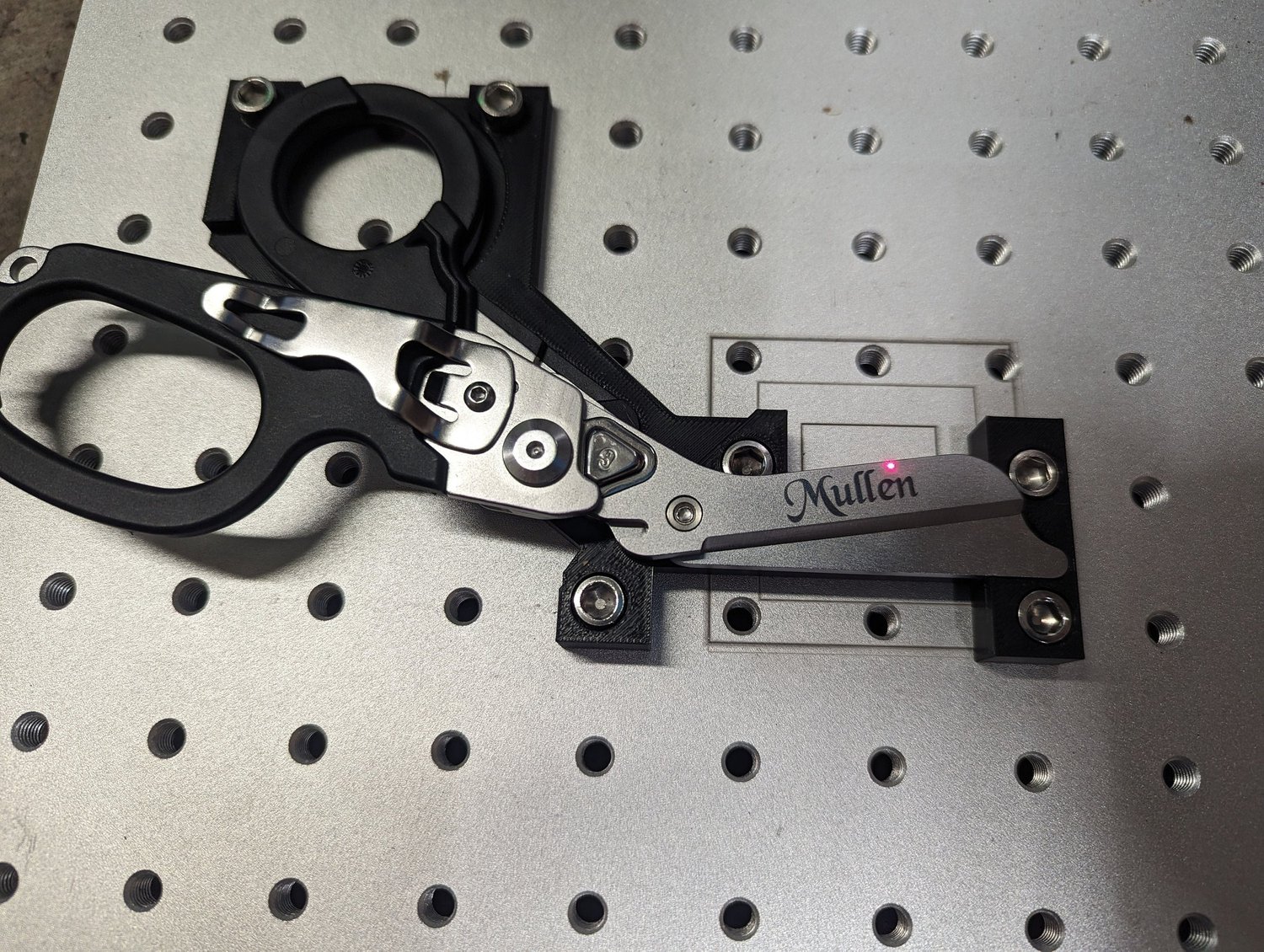 Personalized 6-in-1 trauma shears for EMTs and firefighters – additional product view 3