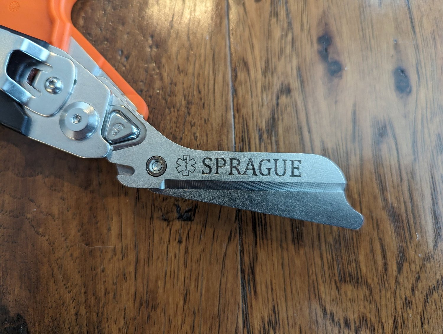 Personalized 6-in-1 trauma shears for EMTs and firefighters – additional product view 4