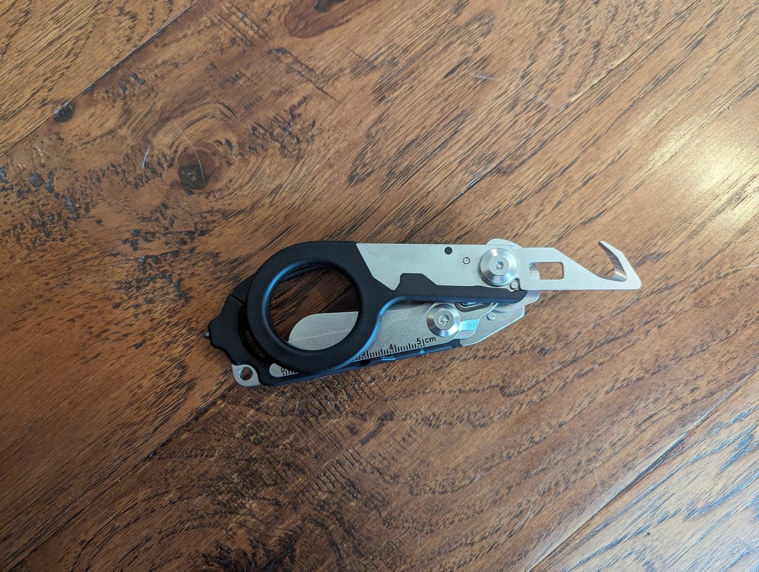 Personalized 6-in-1 trauma shears for EMTs and firefighters – additional product view 5