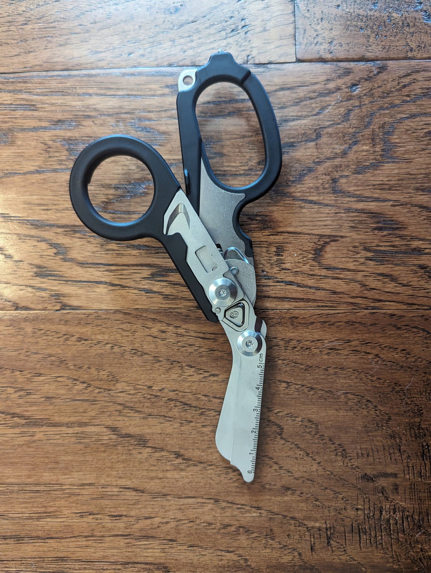 Personalized 6-in-1 trauma shears for EMTs and firefighters – additional product view 7