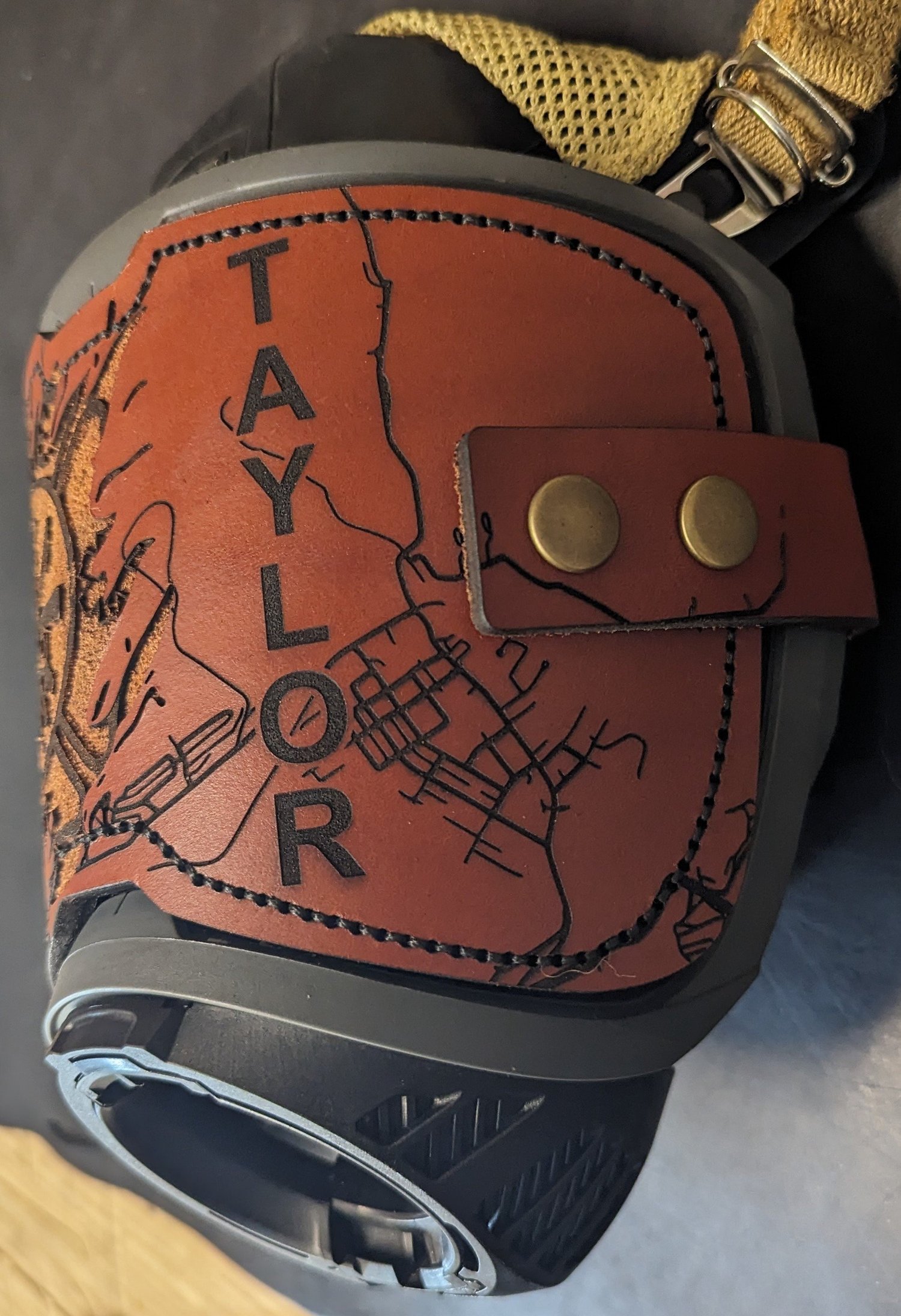 Hazelnut leather MSA G1 SCBA mask cover – additional product view 3