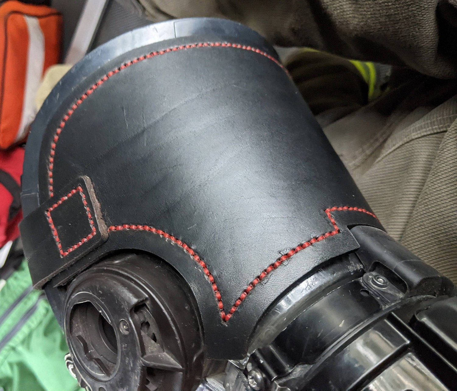 Black leather Scott AV-3000 SCBA mask cover – additional product view 7