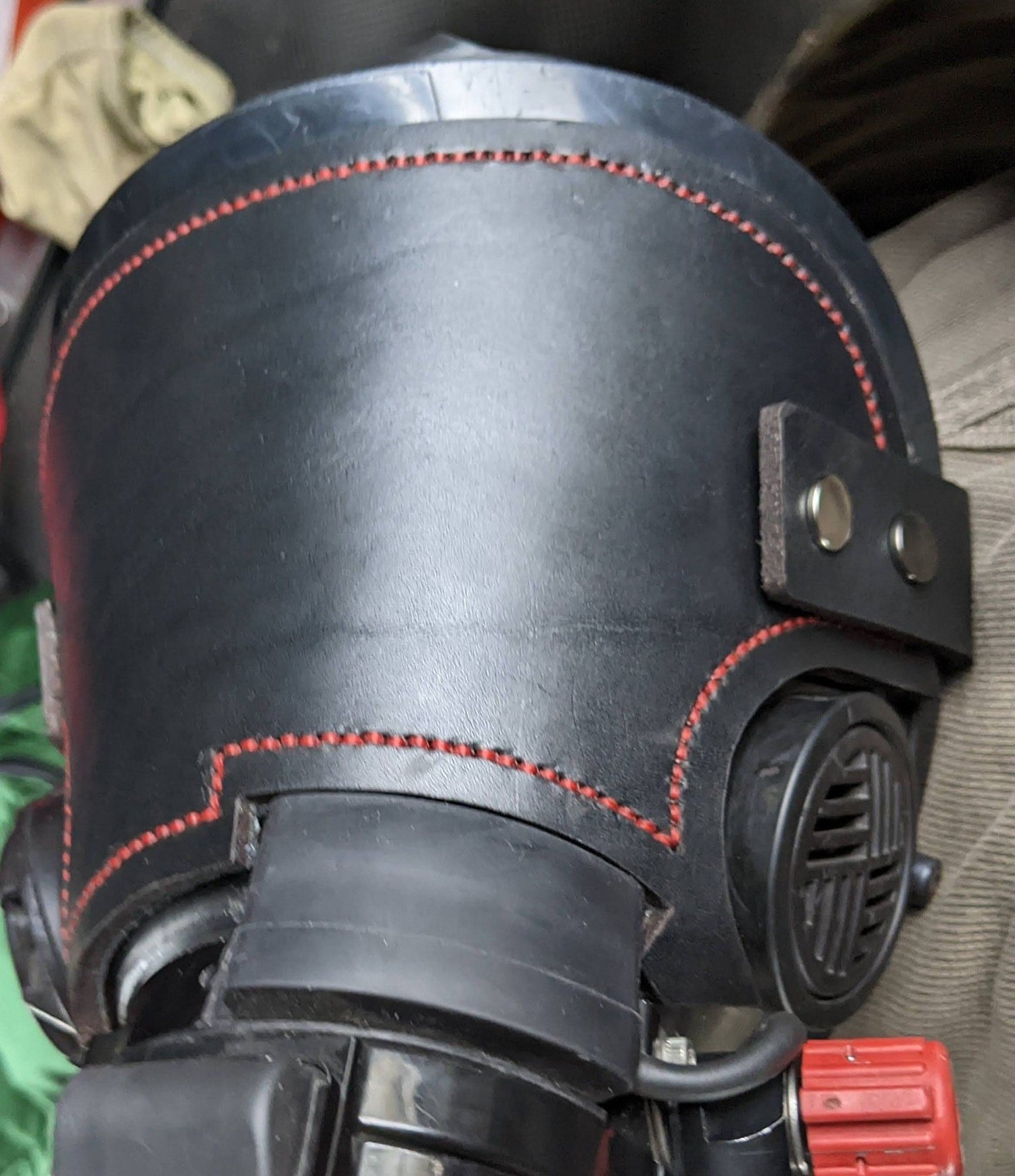 Black leather Scott AV-3000 SCBA mask cover – additional product view 8